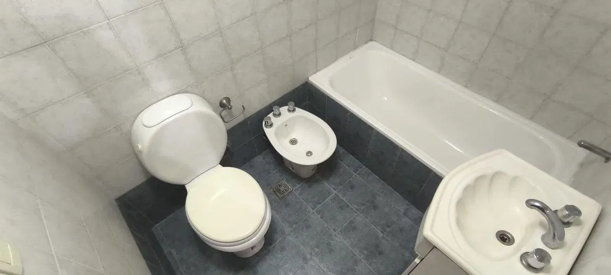 ALQUILER MONOAMBIENTE Amplio con Patio en Pompeya 4