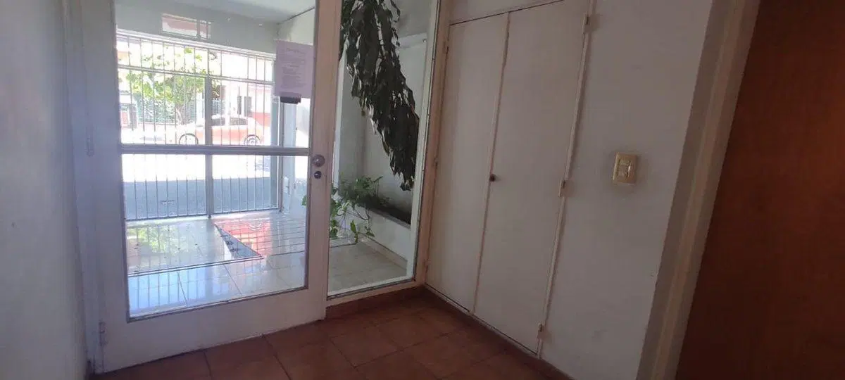 ALQUILER MONOAMBIENTE Amplio con Patio en Pompeya 5