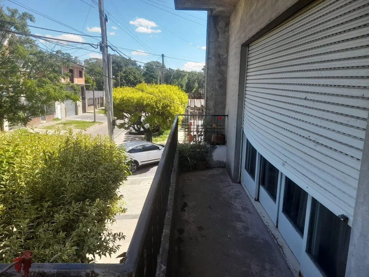 VENTA CASA MULTIFAMILIAR 6 AMB C/LOCAL EN TAPIALES 4