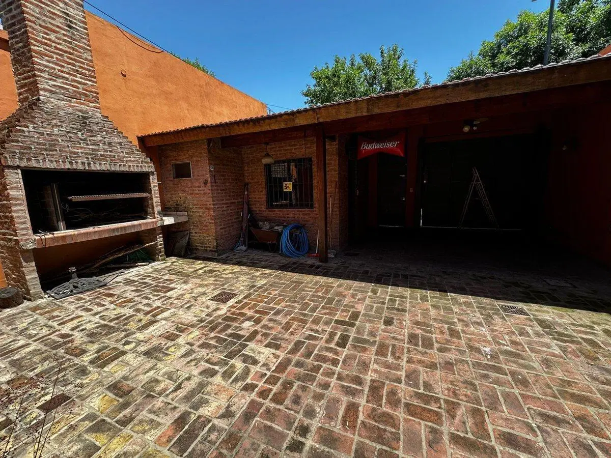 CASA CON PILETA EN MATADEROS PARQUE AVELLANEDA 2