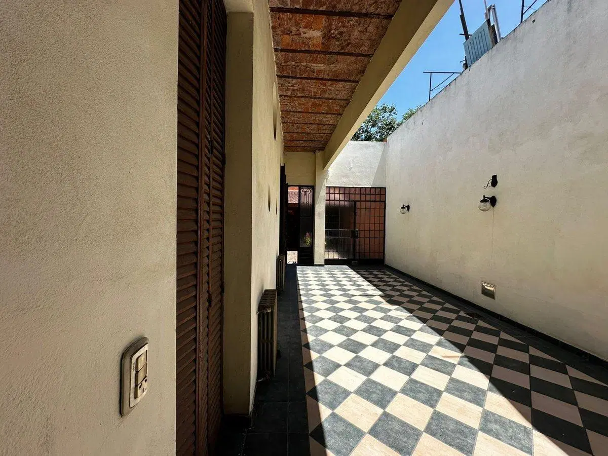 CASA CON PILETA EN MATADEROS PARQUE AVELLANEDA 5