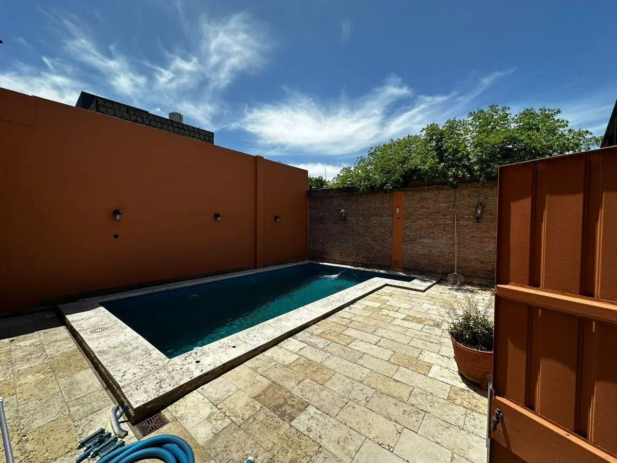 CASA CON PILETA EN MATADEROS PARQUE AVELLANEDA 1
