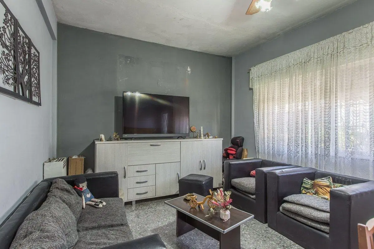 VENTA CASA 4 AMBIENTES + GALPON EN ESQUINA TABLADA 2