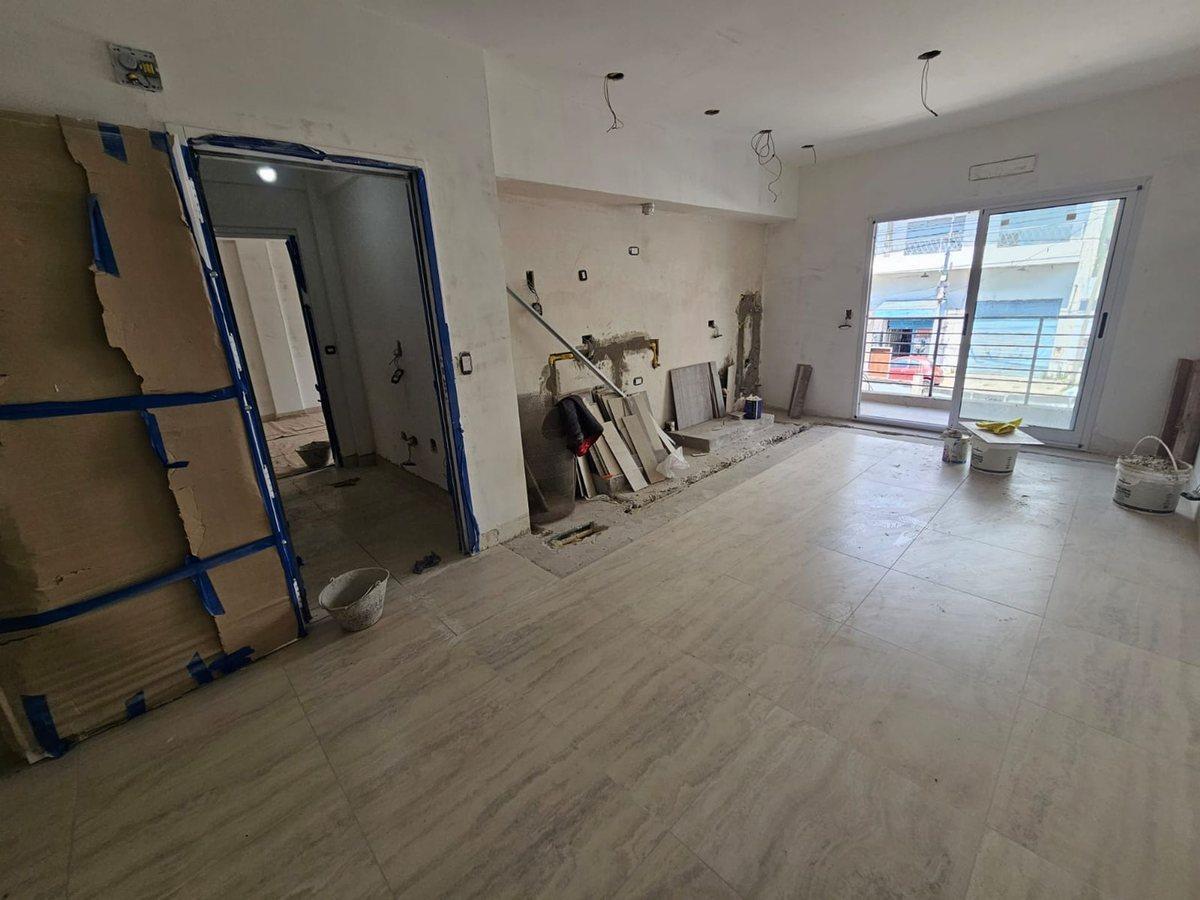Foto de VENTA DEPARTAMENTO 2 AMIENTES C/ TERRAZA FINANCIA, imagen 2