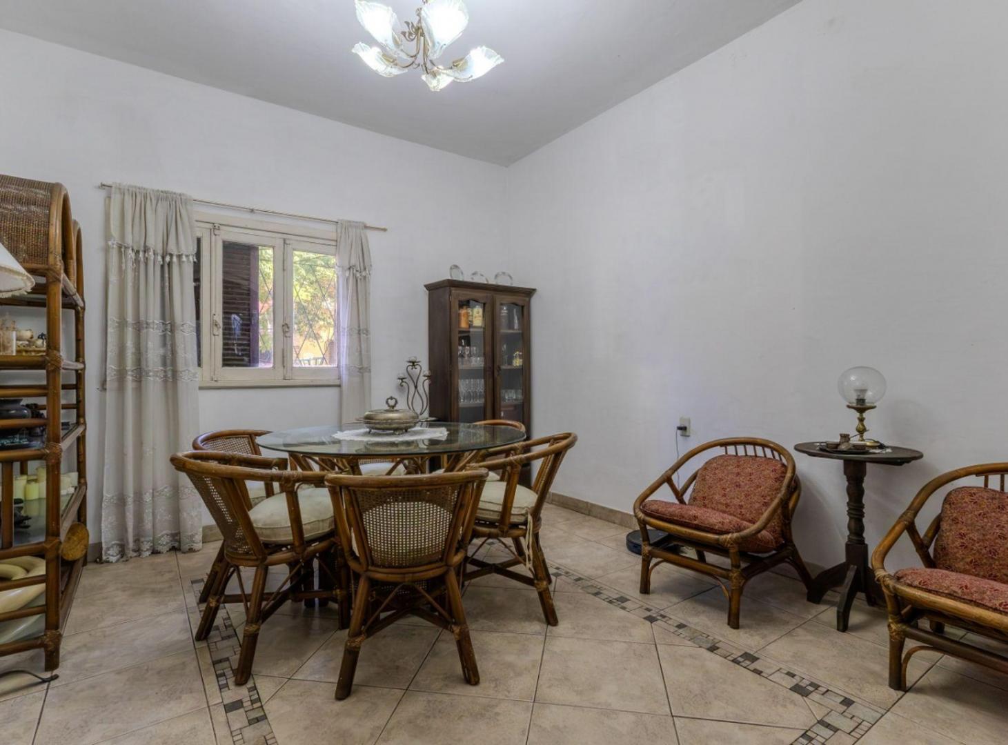 Foto de VENTA CASA 6 AMBIENTES COCHERA Y JARDIN TAPIALES, imagen 1