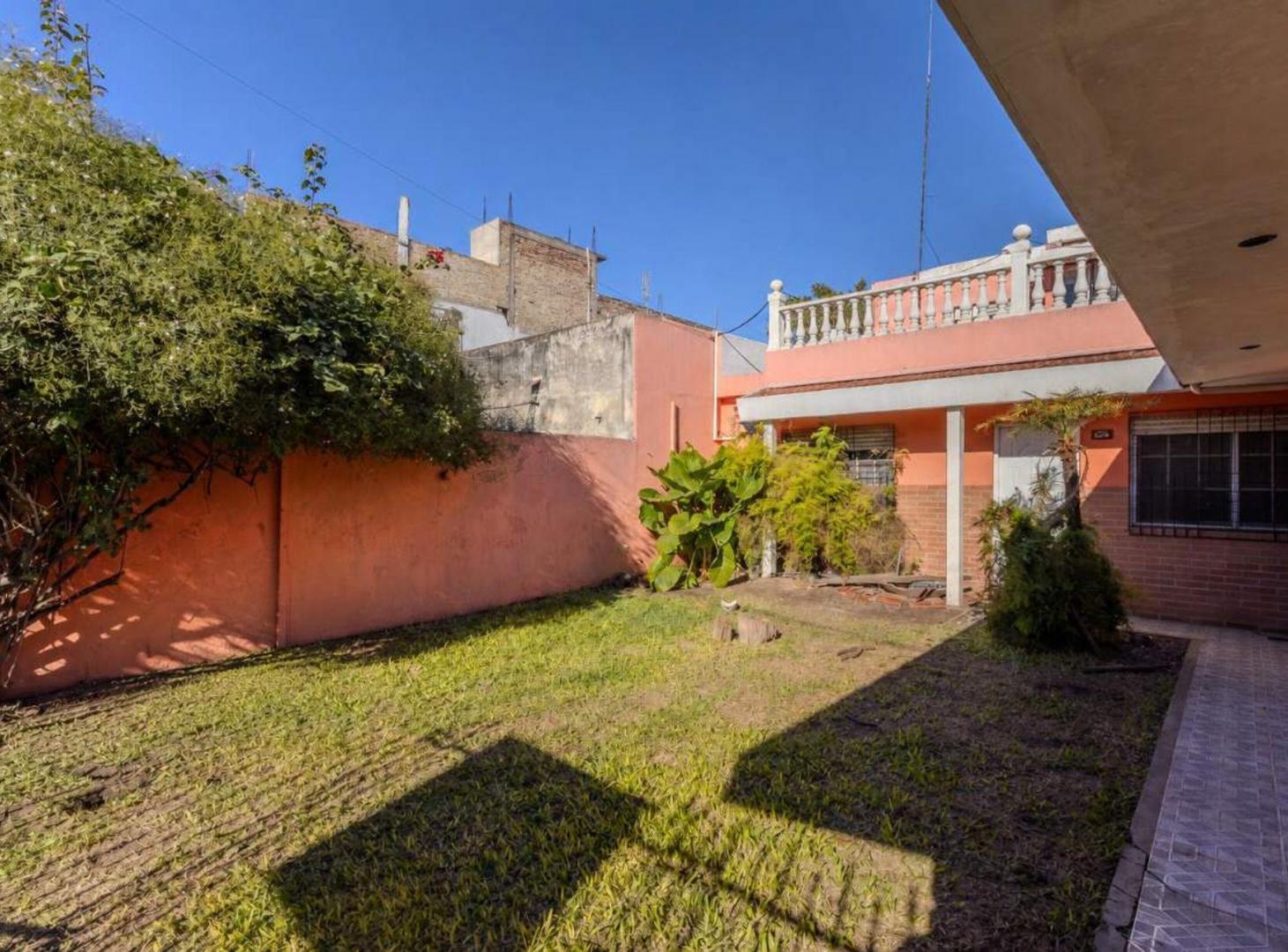 Foto de CASA 5 AMB EN VENTA CON PILETA EN CENTRO LAFERRERE, imagen 2