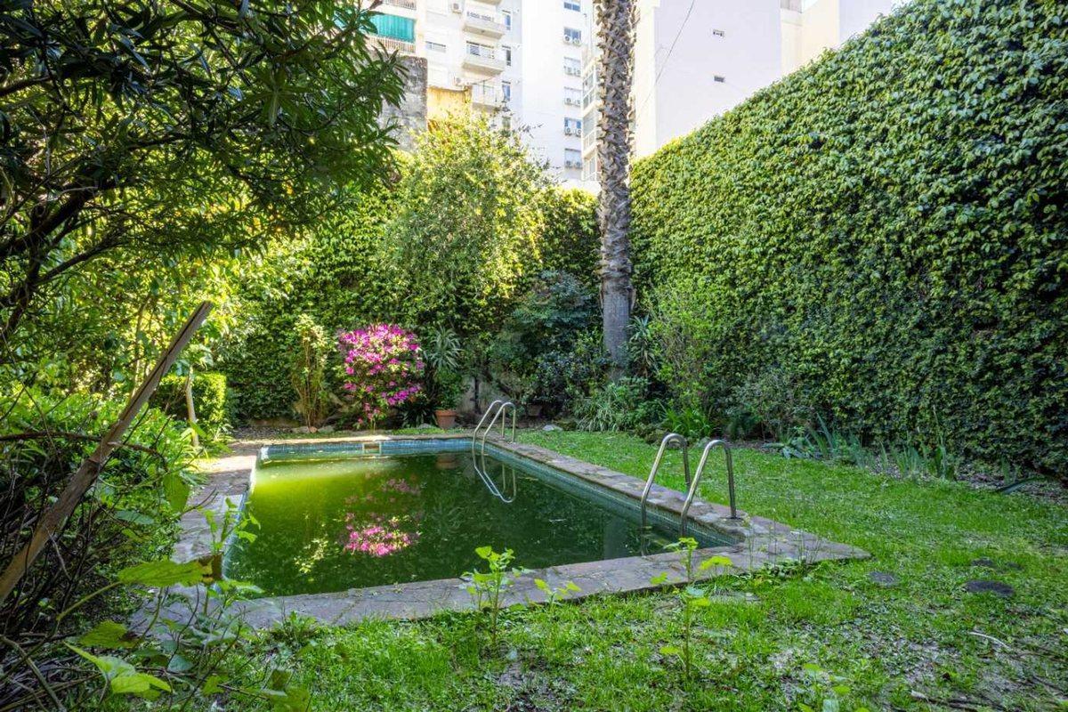 Foto de HERMOSA CASA CON PISCINA, GARAGE CABALLITO, imagen 2