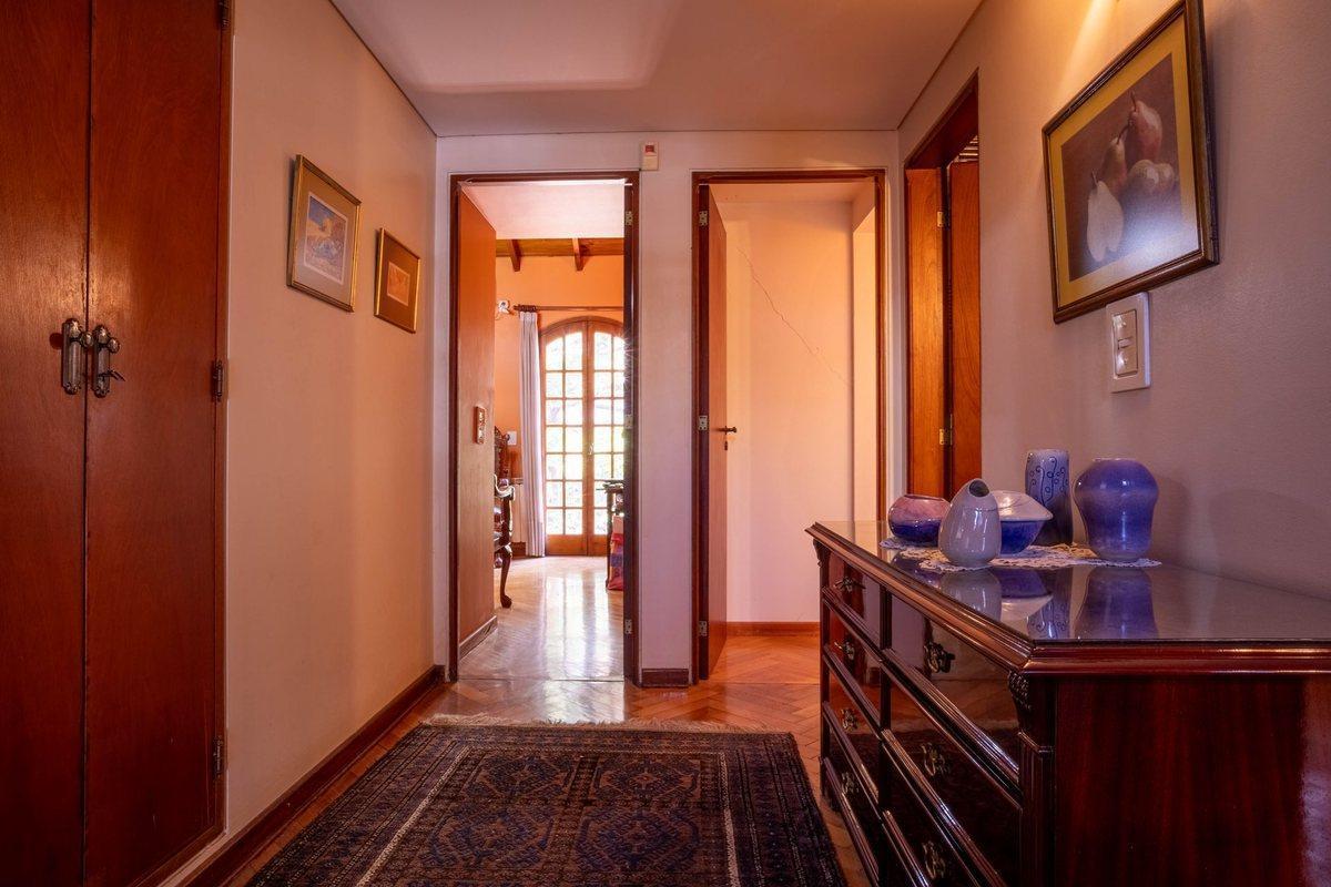 Foto de HERMOSA CASA CON PISCINA, GARAGE CABALLITO, imagen 4