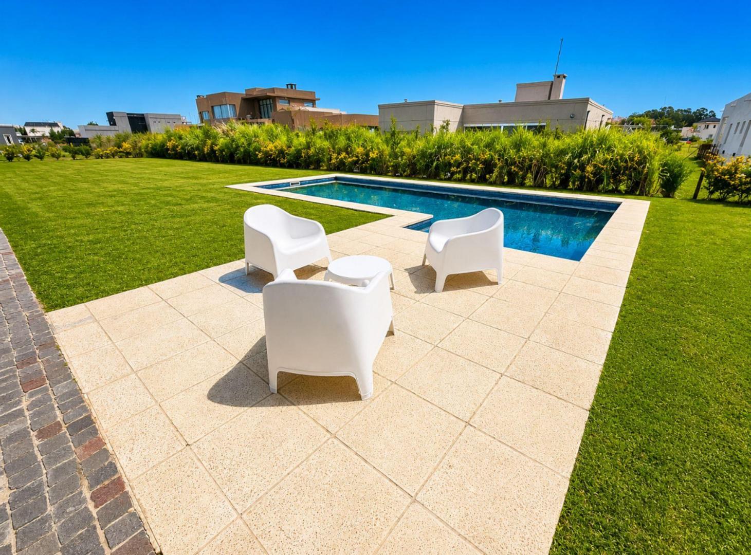 Foto de VENTA CASA 5 AMBIENTES CON PILETA LAGOS DE CANNING, imagen 1