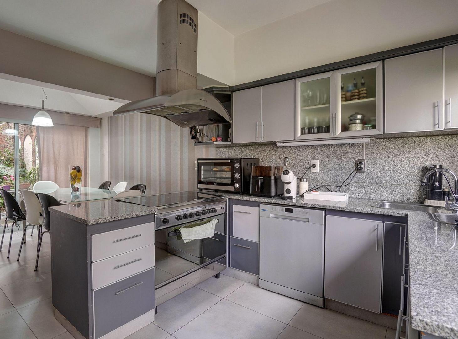 Foto de Venta Casa 6 Ambientes Flores, imagen 1