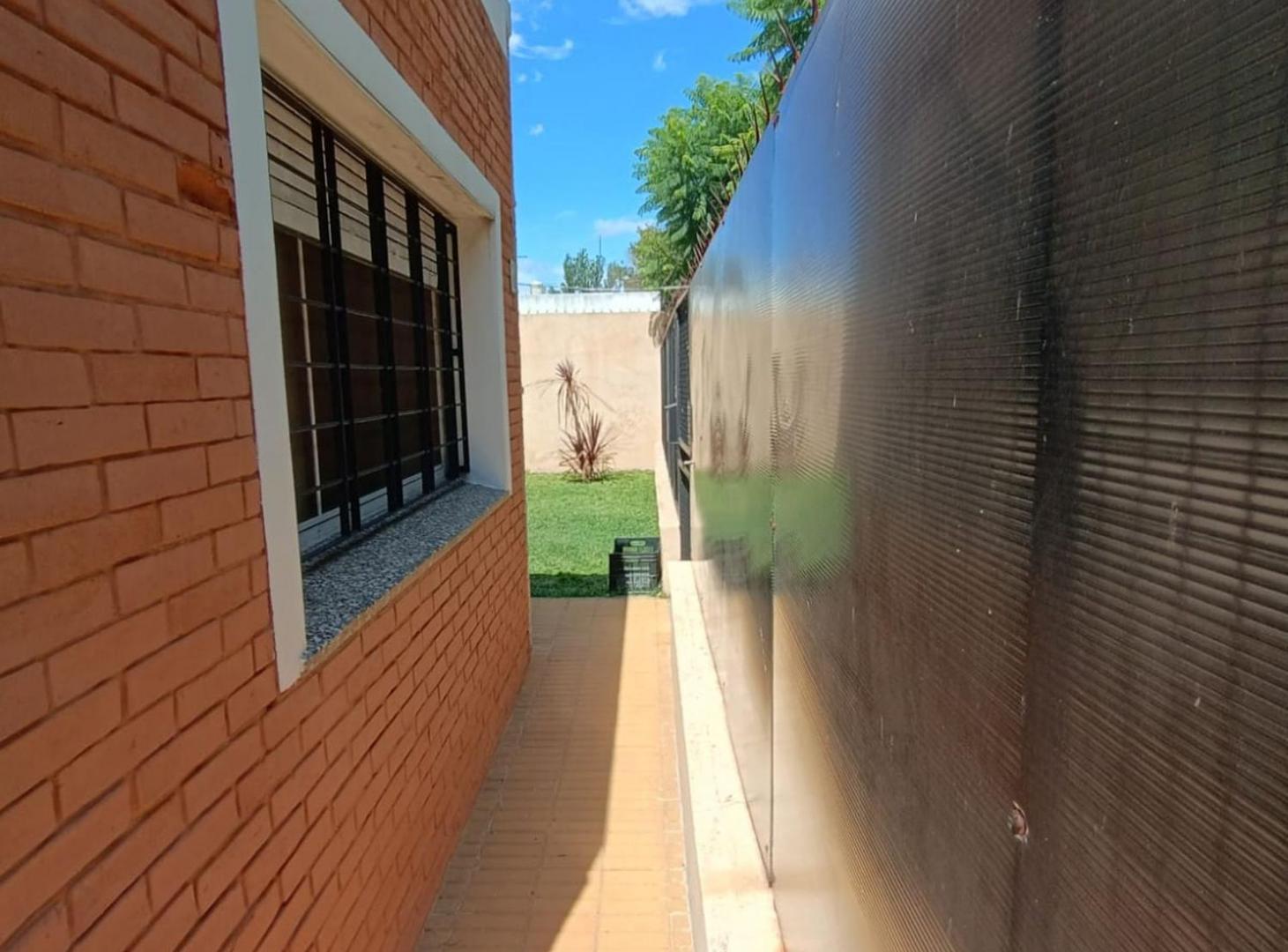 Foto de VENTA CASA 3 AMBIENTES QUILMES JARDIN COCHERA PARR, imagen 1