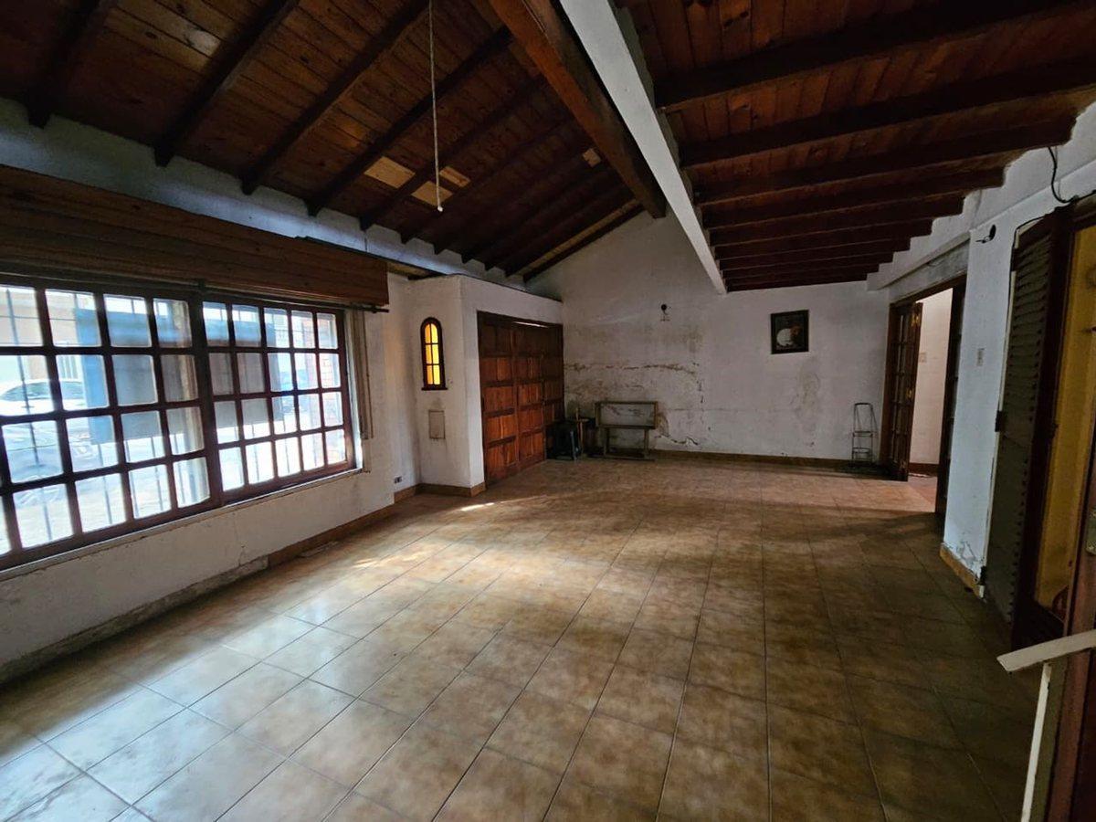 Foto de VENTA CASA 5 AMBIENTES A REFACCIONAR. OPORTUNIDAD, imagen 2