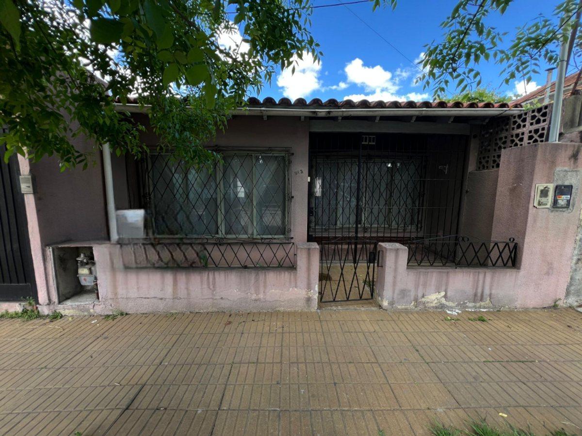 Foto de VENTA CASA CON COCHERA Y PATIO EN QUILMES, imagen 3