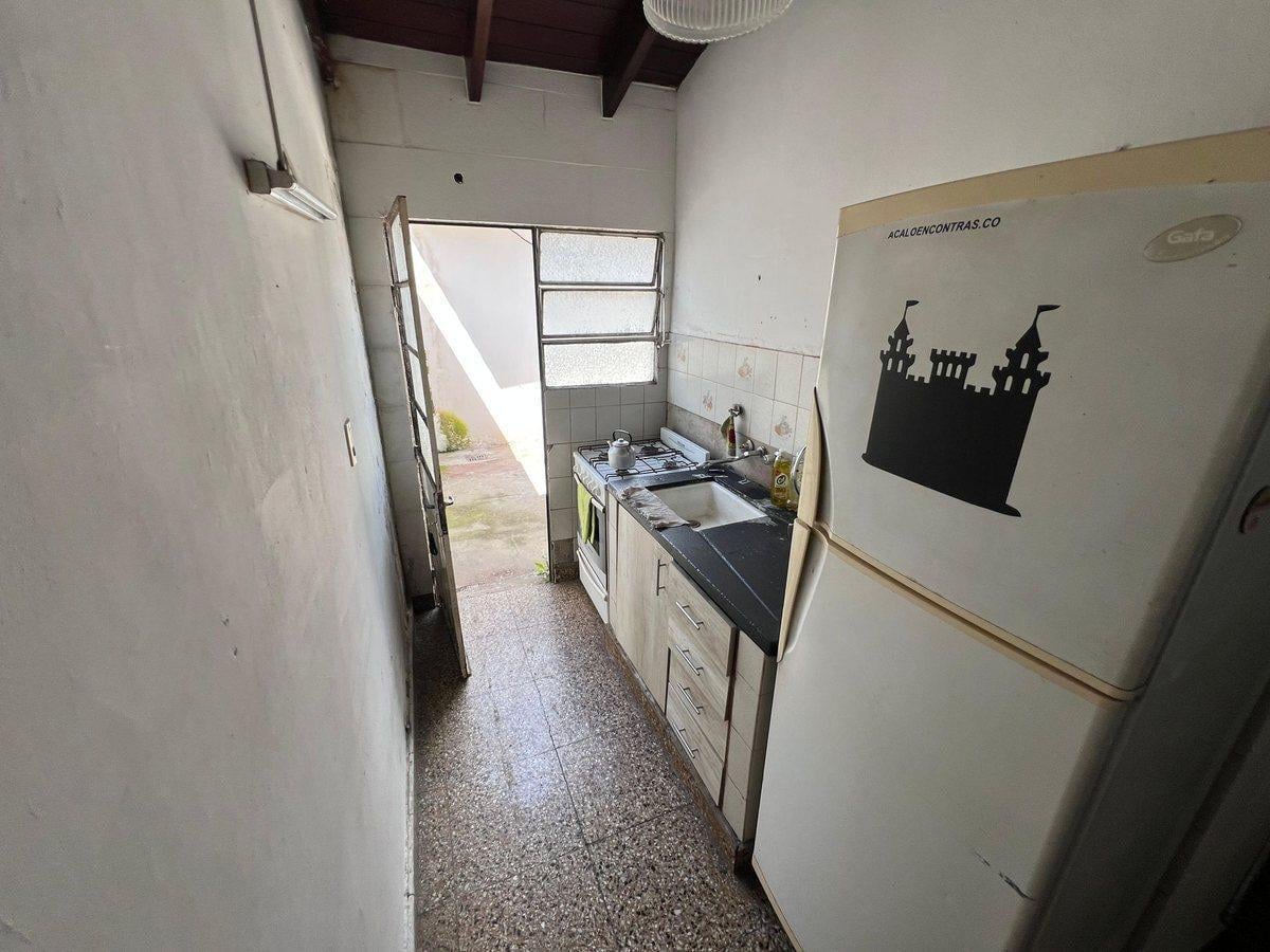 Foto de VENTA CASA CON COCHERA Y PATIO EN QUILMES, imagen 5