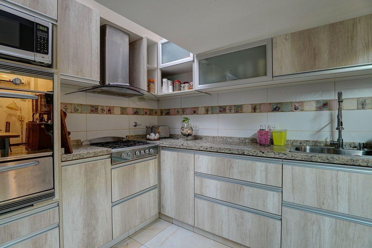 Foto de Venta Casa Flores de 6 ambientes Quincho Terraza, imagen 3