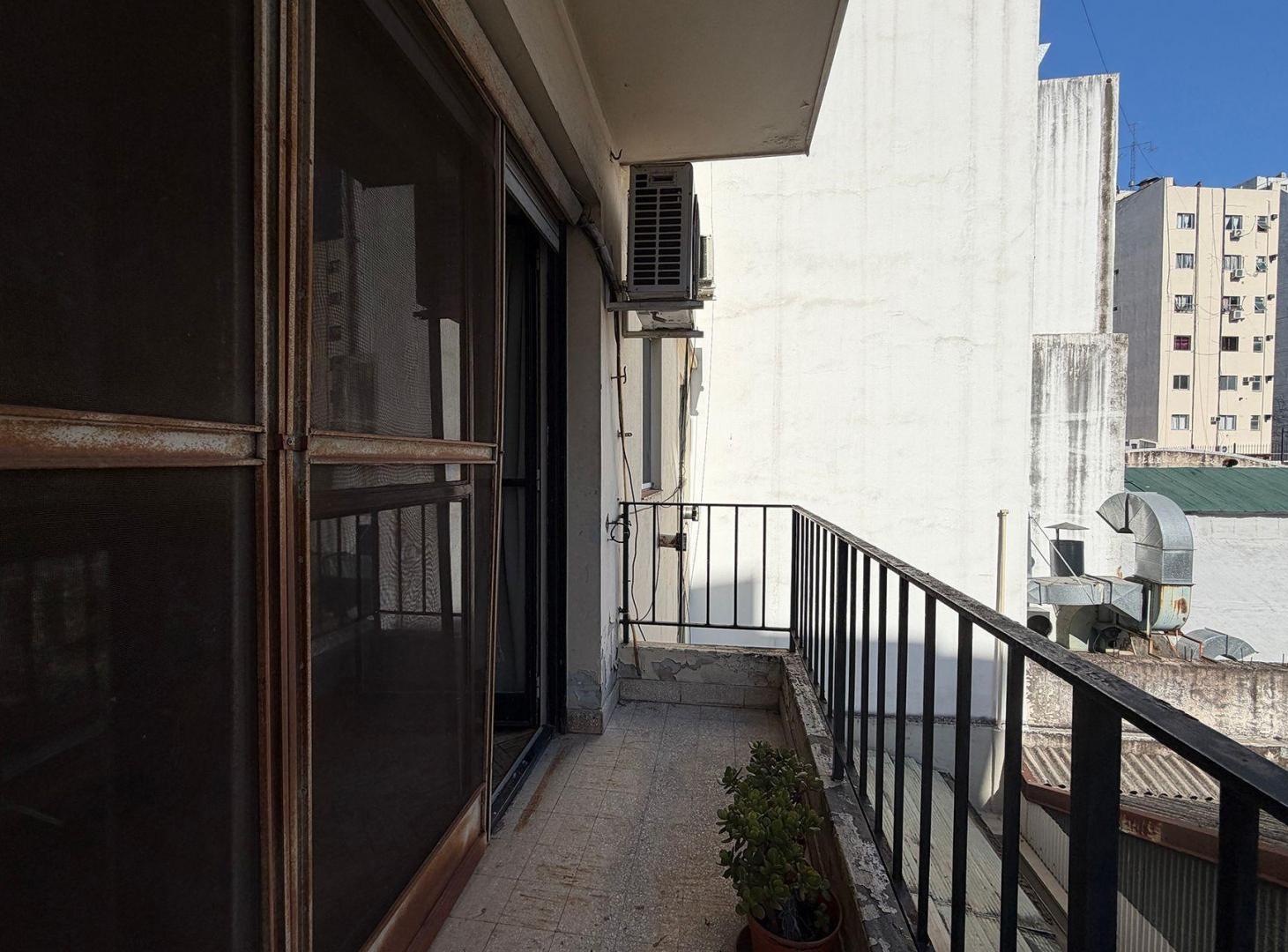 Foto de Venta Depto 3 ambientes con balcón y dependencia, imagen 3