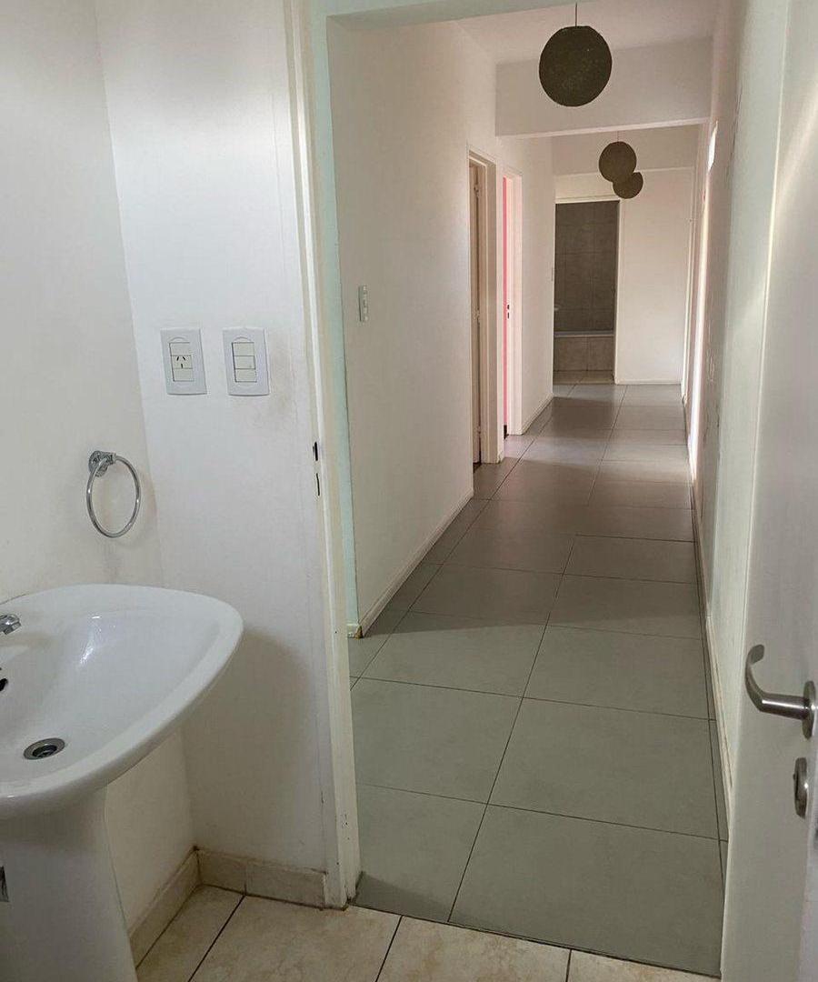 Foto de Venta Departamento 4 ambientes Parque Lezama, imagen 1