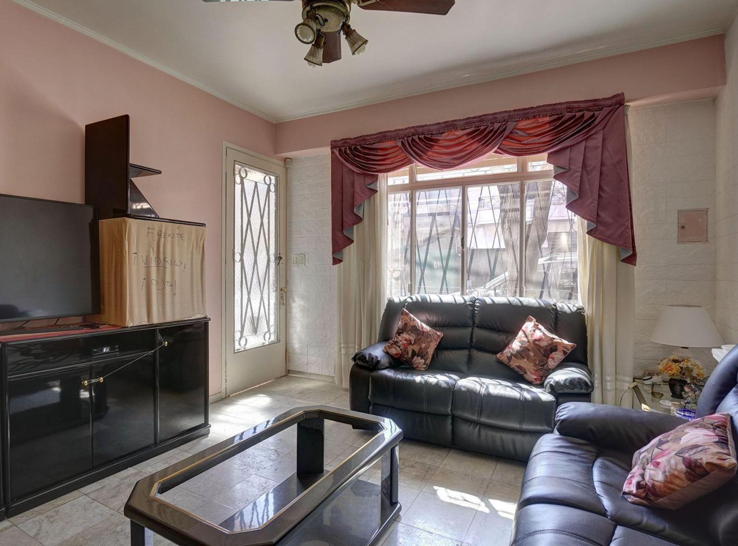 Foto de VENTA PH TIPO CASA 5 AMB Villa del Parque COCHERA, imagen 2