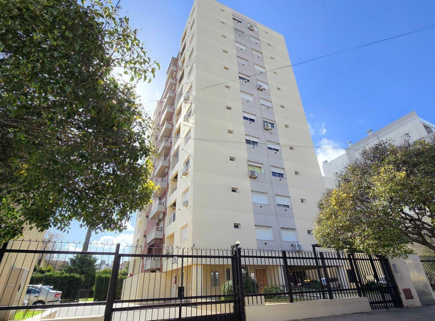 Venta depto 3 ambientes Liniers jardín y cochera