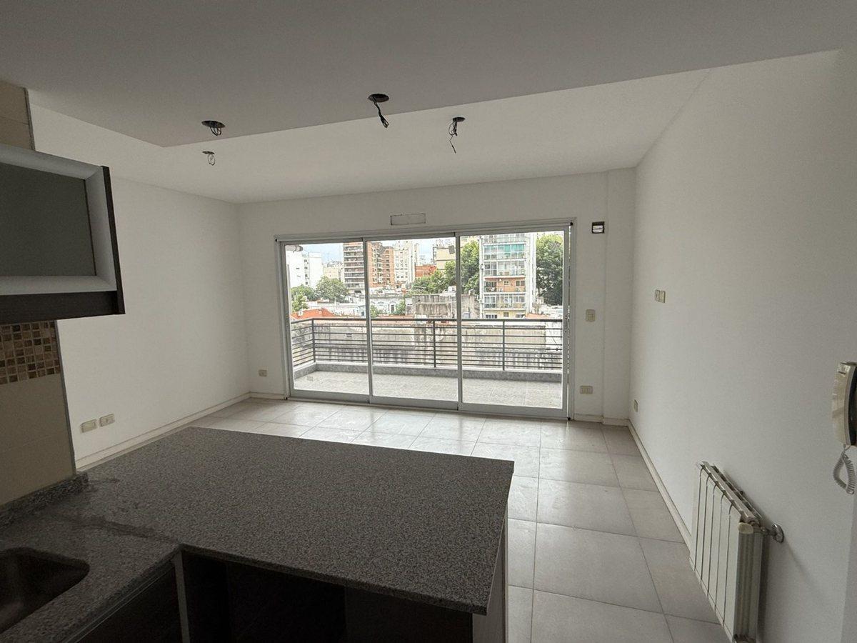 Foto de VENTA DEPARTAMENTO 2 AMB A ESTRENAR BALCON FLORES, imagen 2