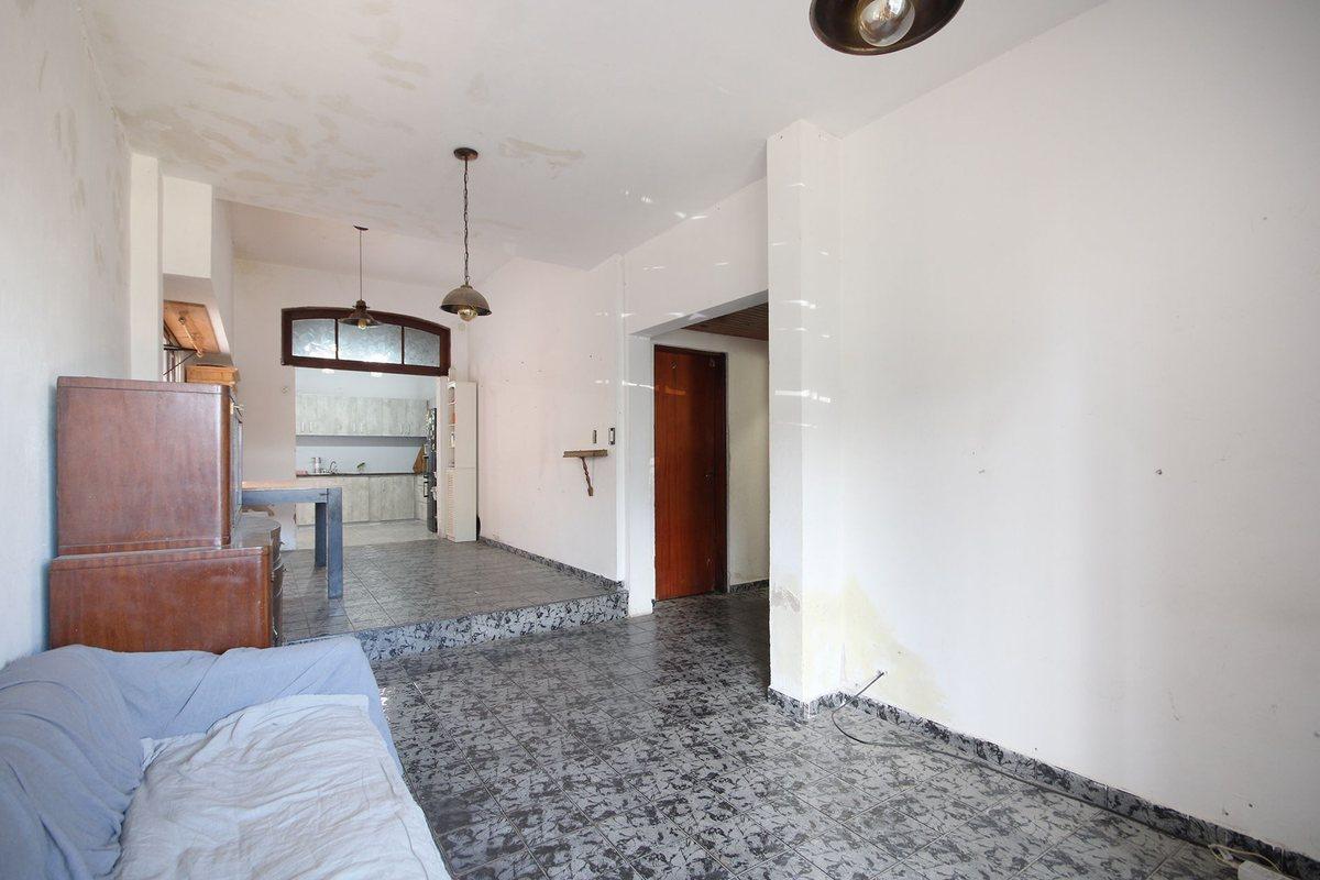 VENTA CASA 3 AMBIENTES CON PATIO COCHERA TEMPERLEY