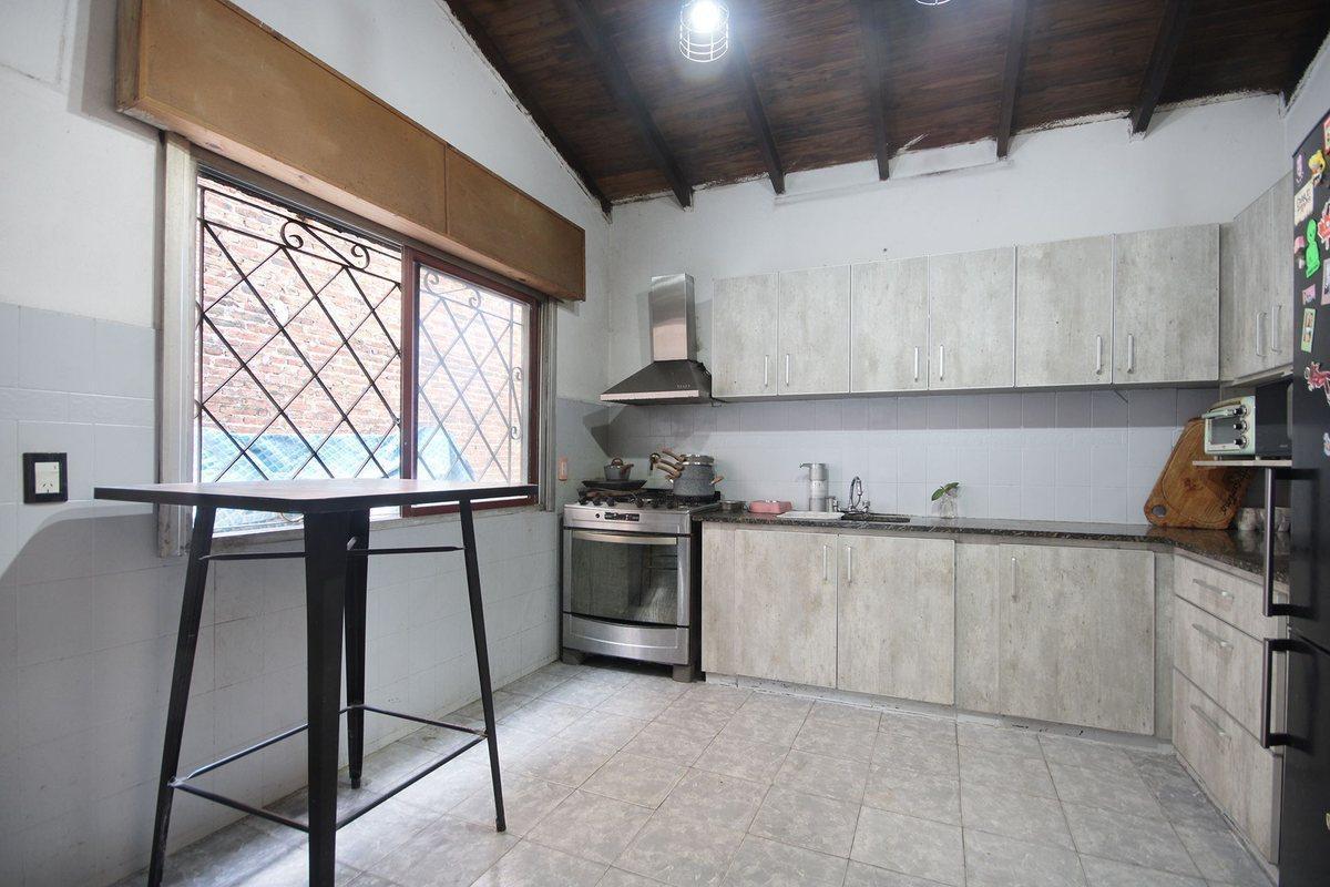 Foto de VENTA CASA 3 AMBIENTES CON PATIO COCHERA TEMPERLEY, imagen 1