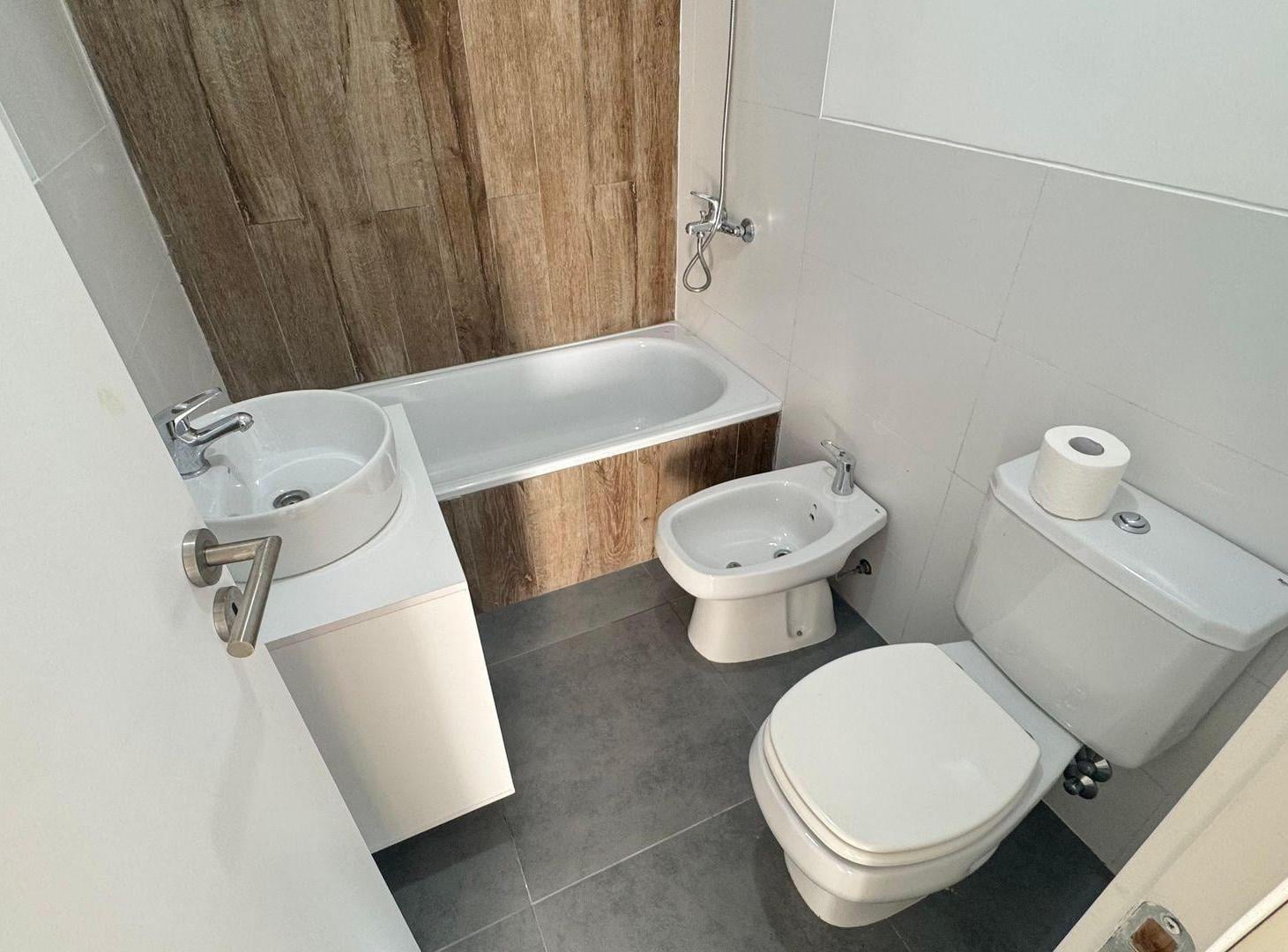 Foto de VENTA DEPARTAMENTO 2 AMBIENTES CON BALCON ALMAGRO, imagen 4
