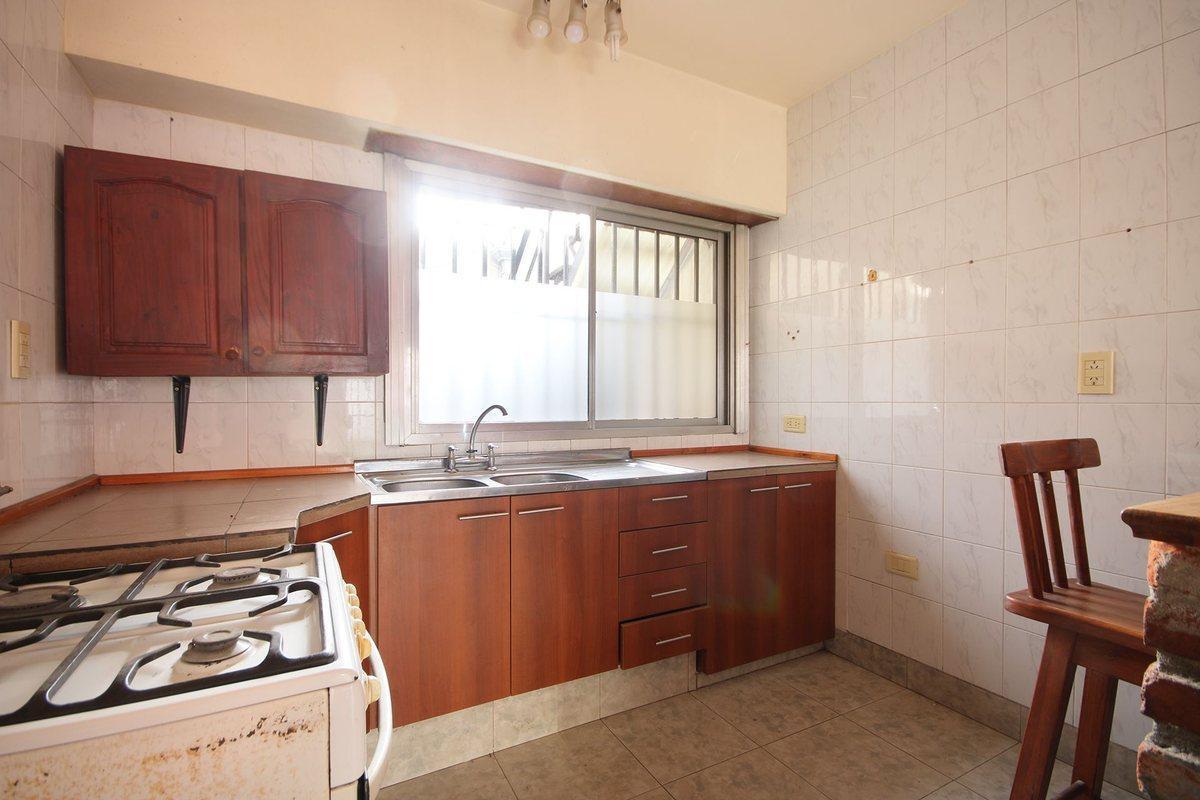 Foto de Venta casa 5 ambientes Piñeyro Avellaneda cochera, imagen 3