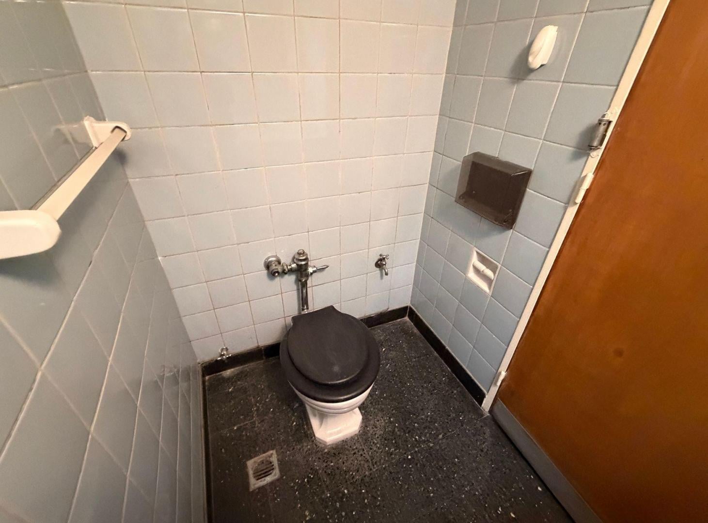 Foto de Venta Oficina 7 ambientes ideal para reconversion, imagen 5