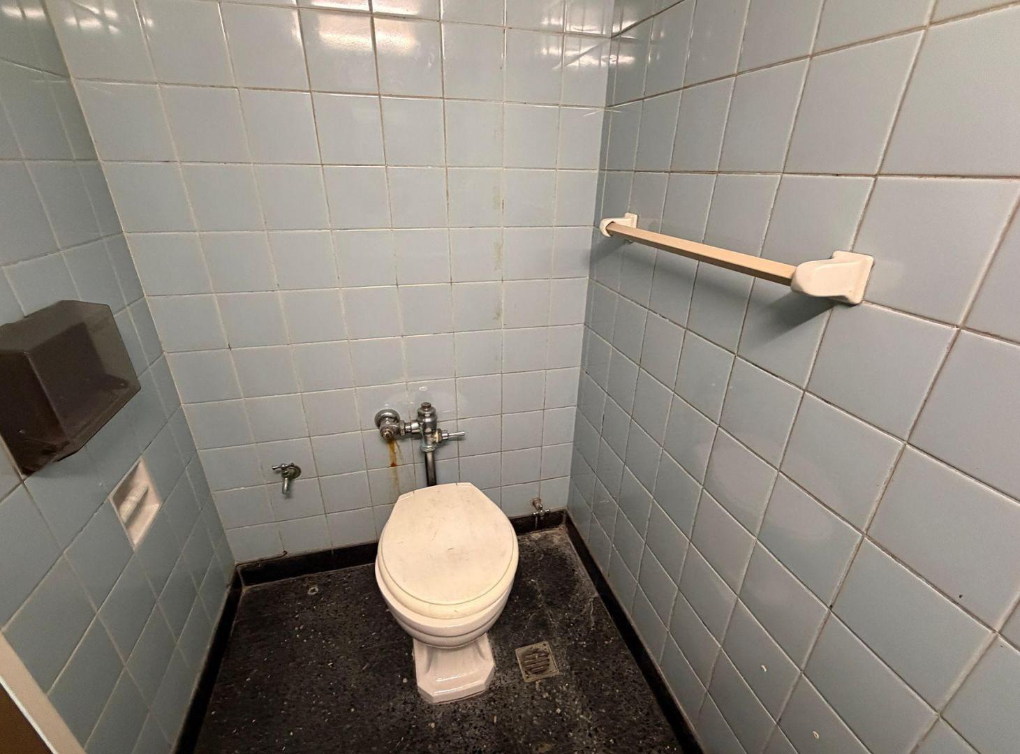 Foto de Venta Oficina 7 ambientes ideal para reconversion, imagen 2