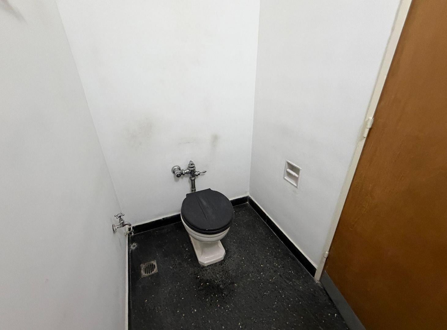 Foto de Venta Oficina 7 ambientes ideal para reconversion, imagen 3