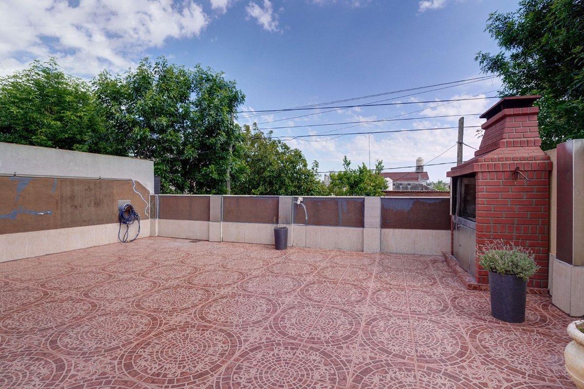Foto de Venta Casa 4 Ambientes Lomas del Mirador, imagen 2