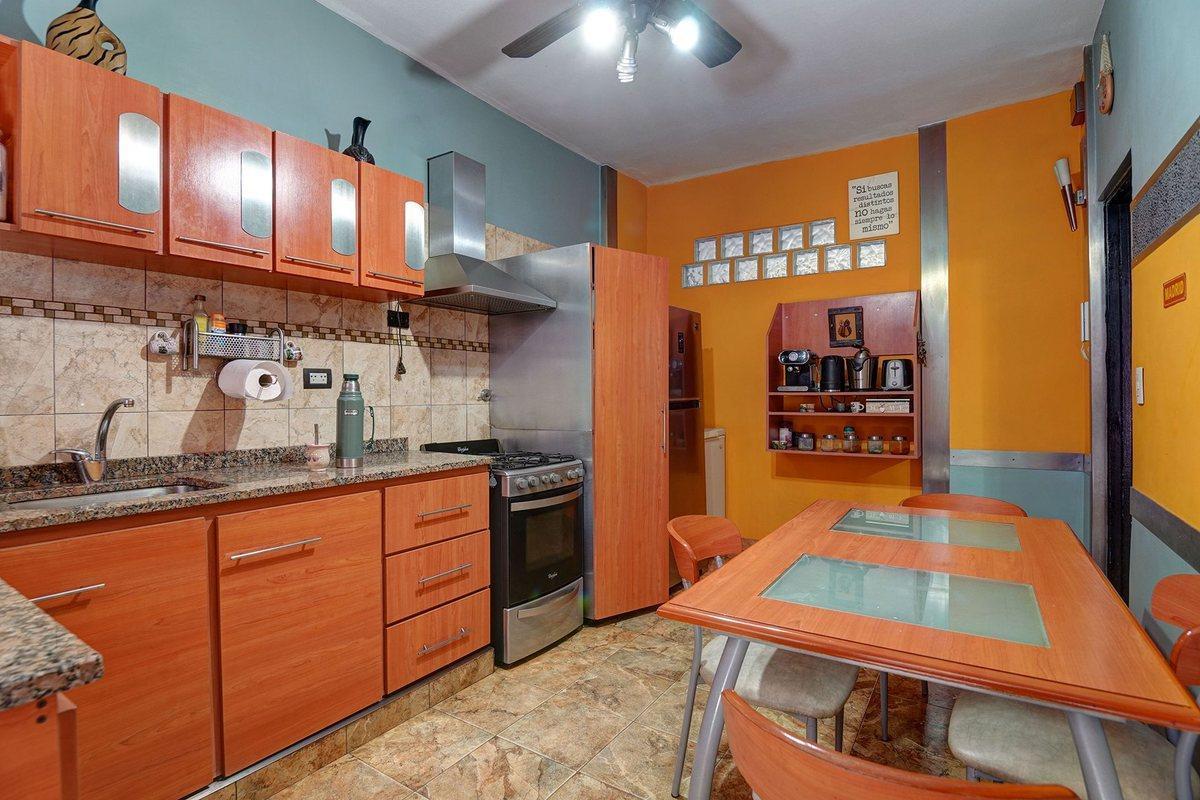 Foto de Venta Casa 4 Ambientes Lomas del Mirador, imagen 4