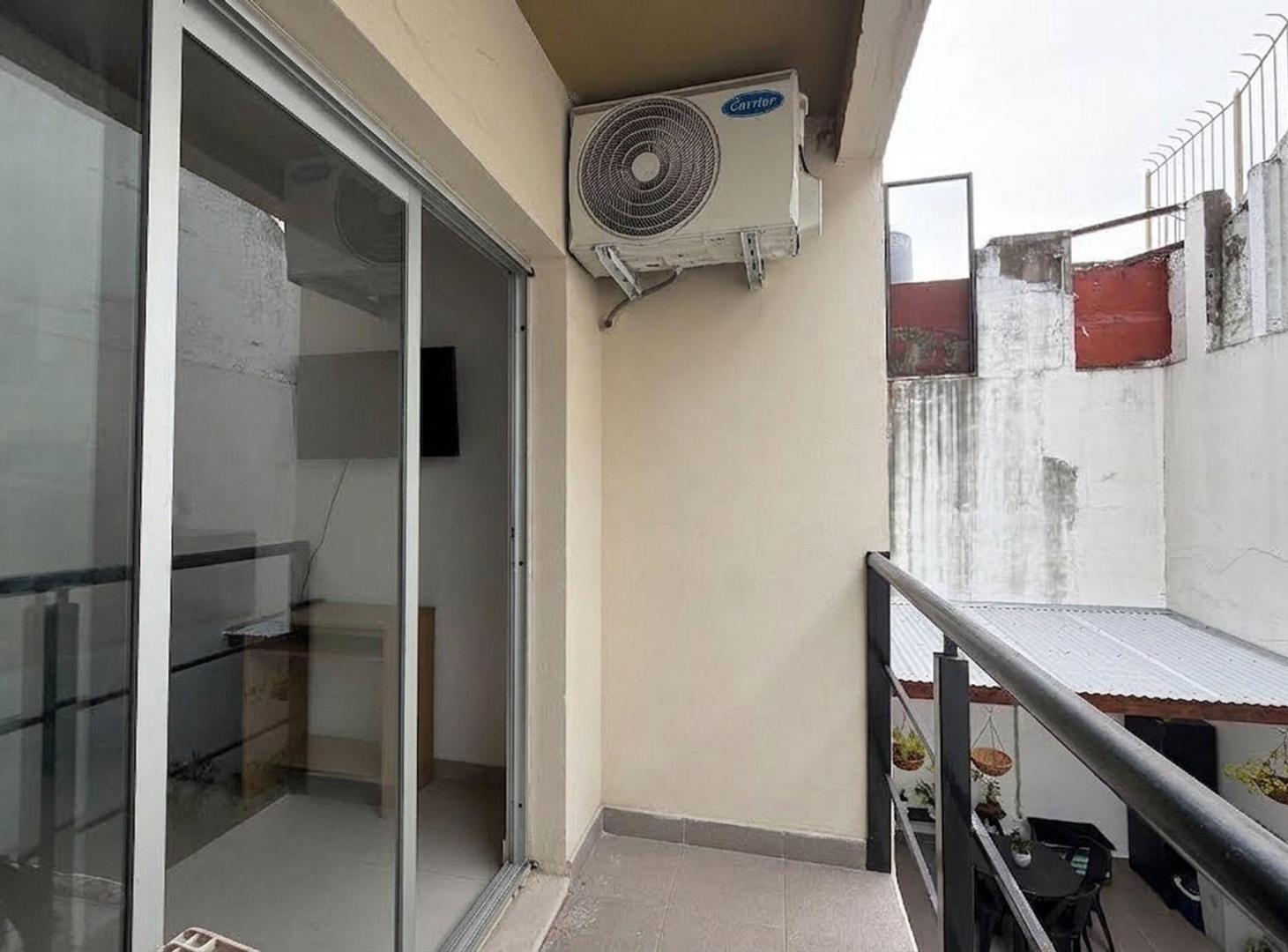 Foto de VENTA DE MONOAMBIENTE EN MONTE CASTRO CON BALCON, imagen 2