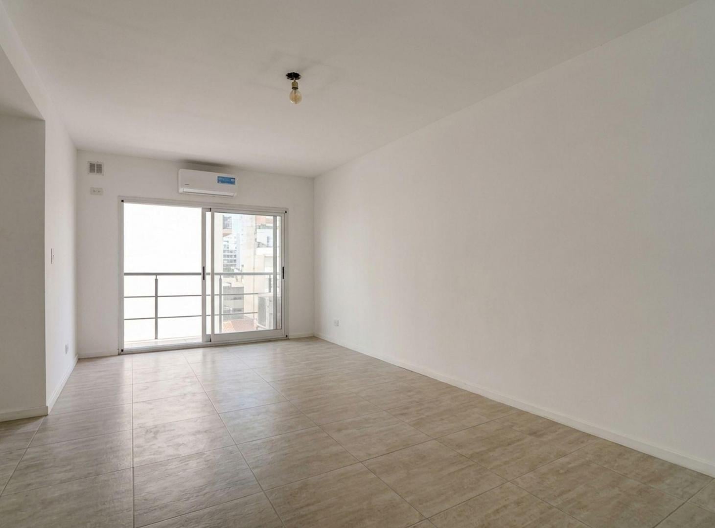 Foto de VENTA DE MONOAMBIENTE EN MONTE CASTRO CON BALCON, imagen 1