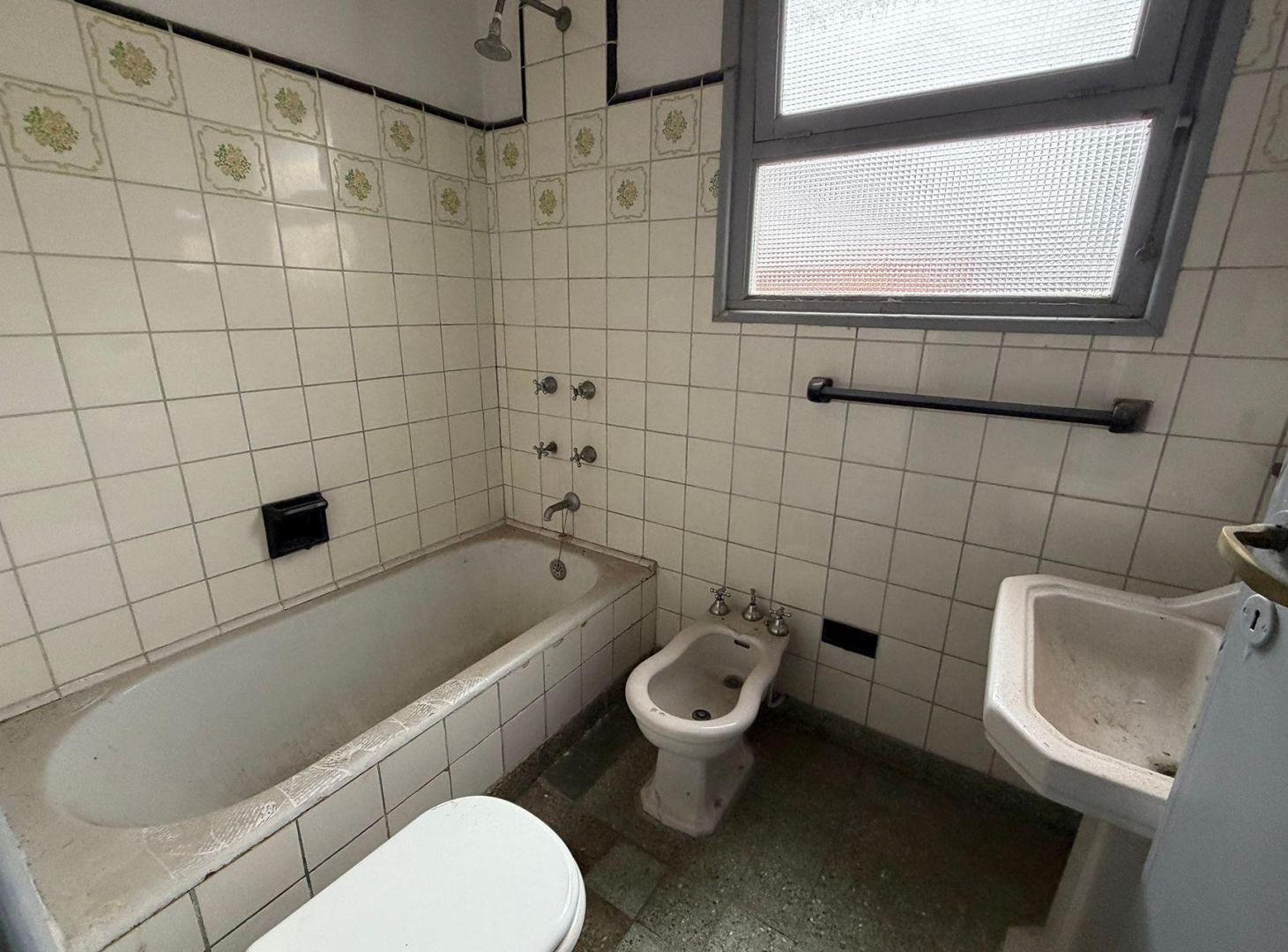 Foto de CASA EN VENTA MULTIFAMILIAR VICENTE LOPEZ RECICLAR, imagen 3
