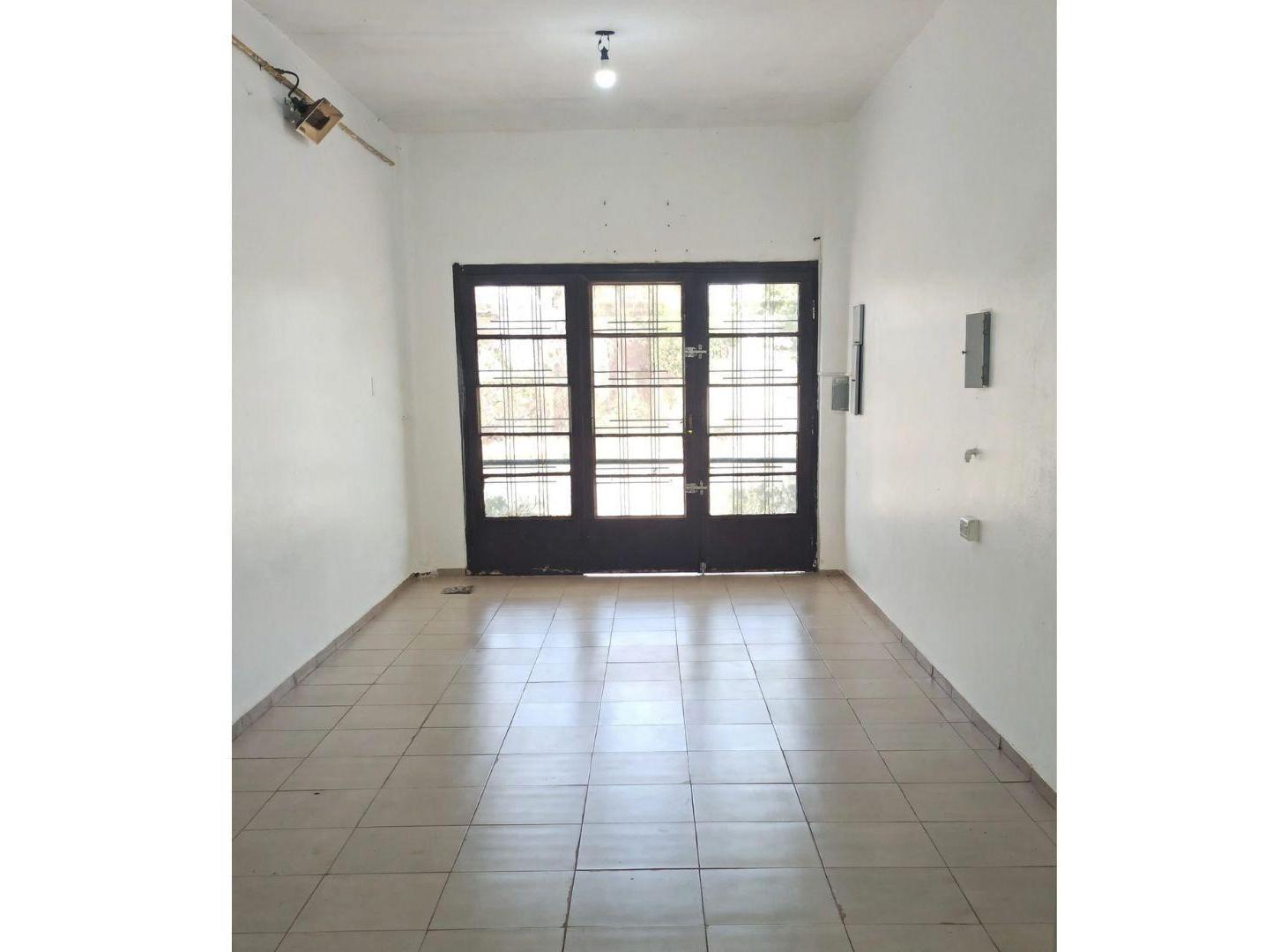 Foto de ALQUILER LOCAL COMERCIAL EN AV. PRESIDENTE PERÓN, imagen 2