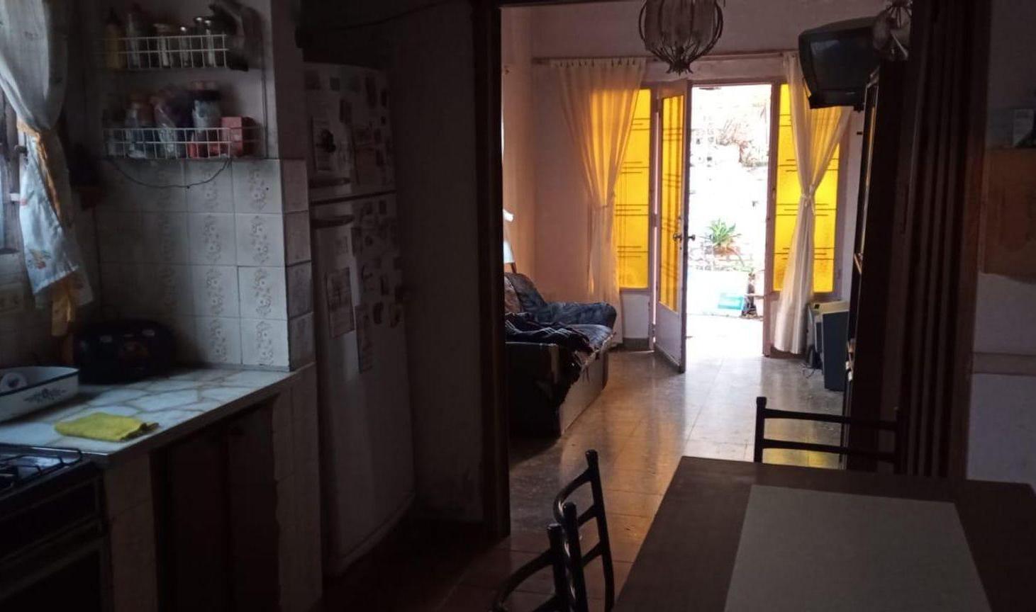 Foto de VENTA PH 3 AMBIETES LANUS FONDO PATIO PARRILLA, imagen 5