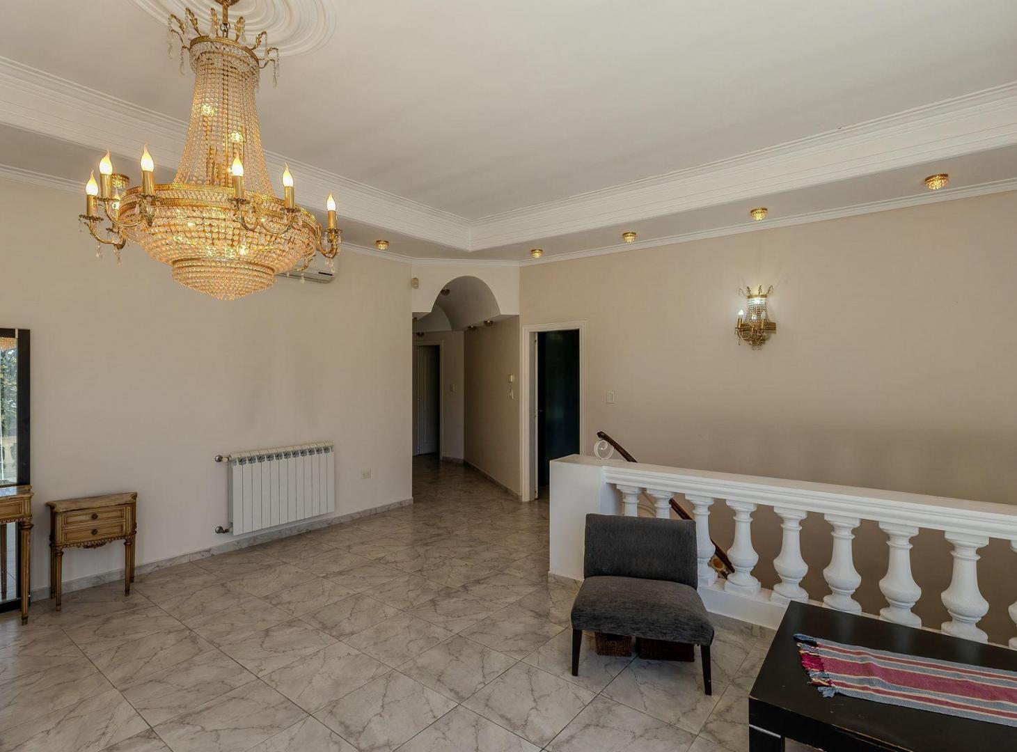 Foto de Venta Casa 8 amb gran jardín y pileta en b.cerrado, imagen 2