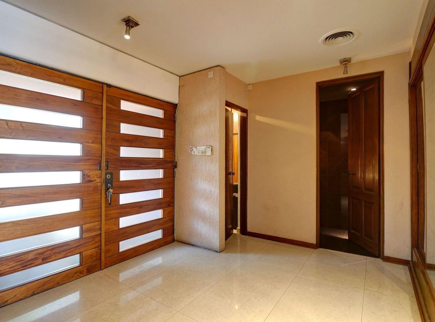 Foto de VENTA CASA 6 AMB V. DEVOTO JARDIN COCHERAS PISCINA, imagen 2