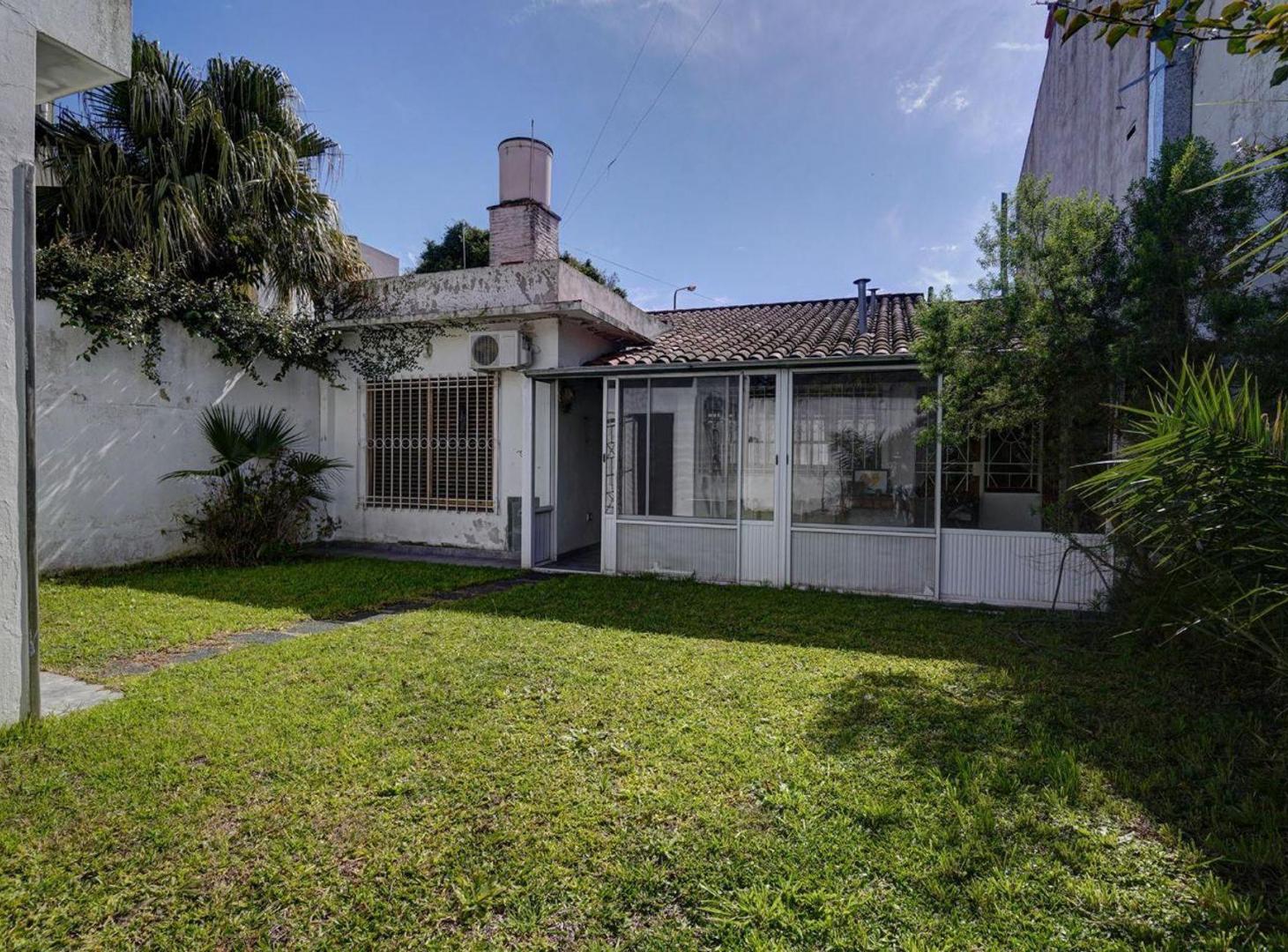 Foto de VENTA CASA 3 AMBIENTES PARQUE PARRILLA RAMOS MEJIA, imagen 1