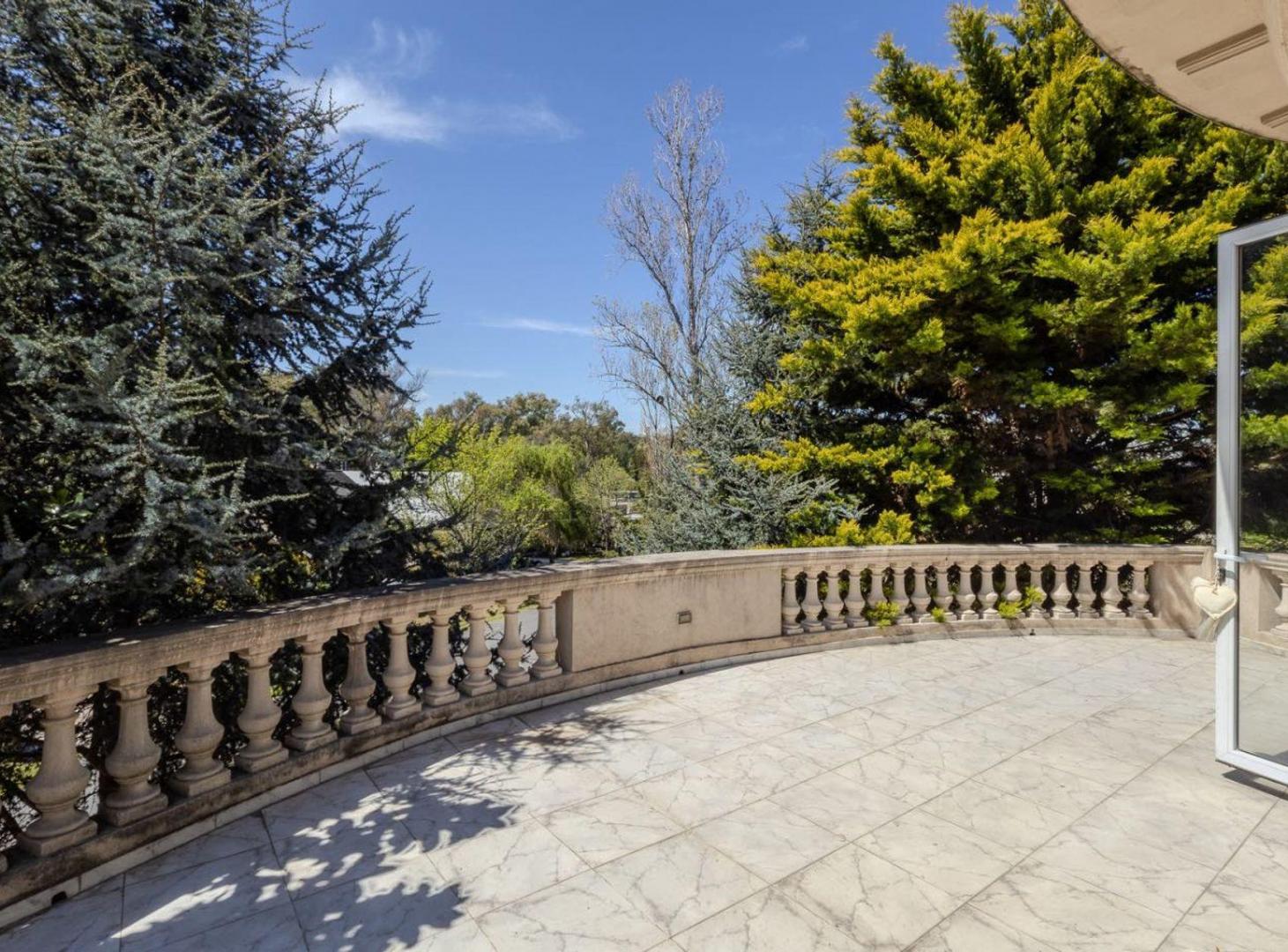 Foto de Venta Casa 8 amb gran jardín y pileta en b.cerrado, imagen 2