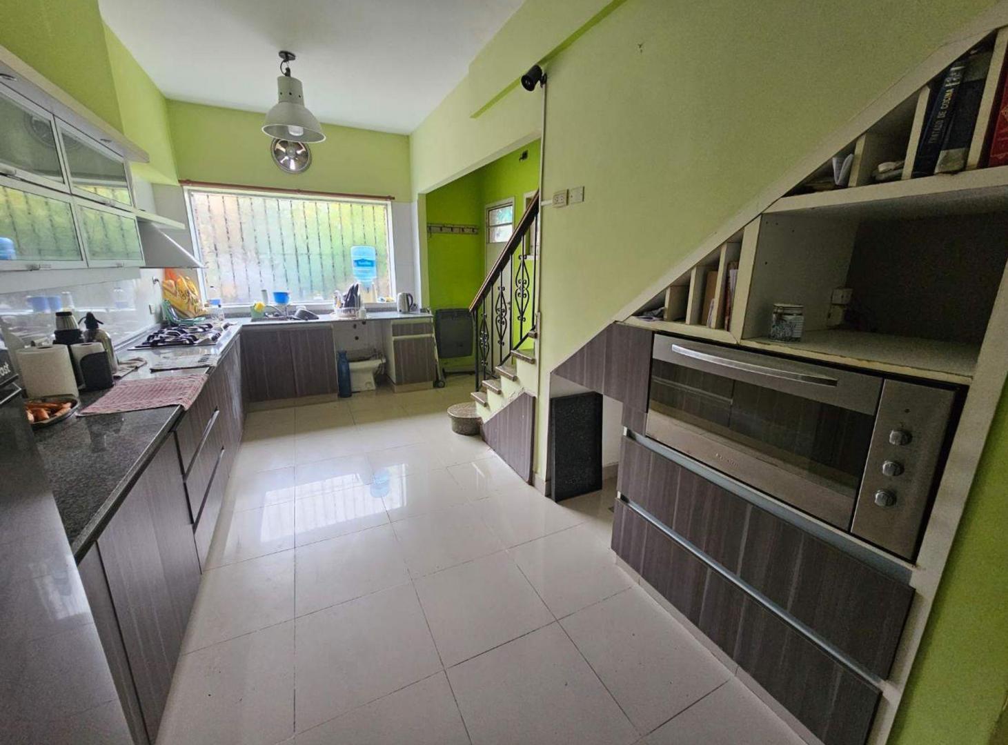 Foto de VENTA DE CASA 5 AMBIENTES JARDIN PATIO COCHERAS, imagen 4