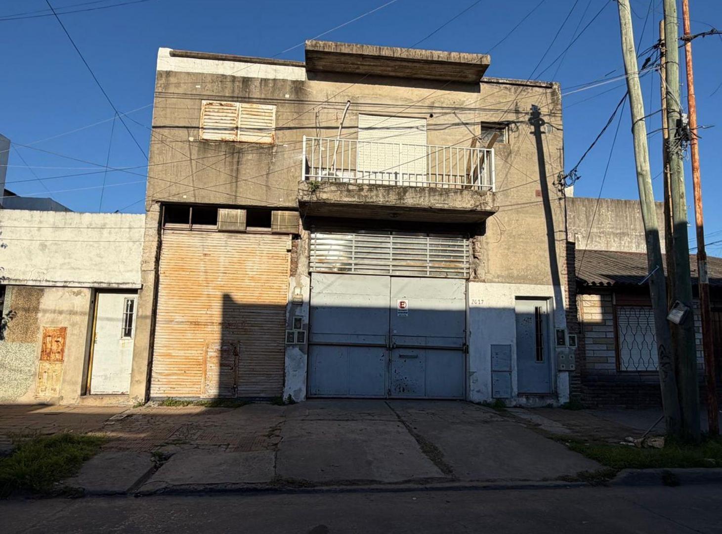 Foto de GALPÓN / DEPÓSITO + GARAGE/LOCAL + 2 DEPTOS, imagen 1
