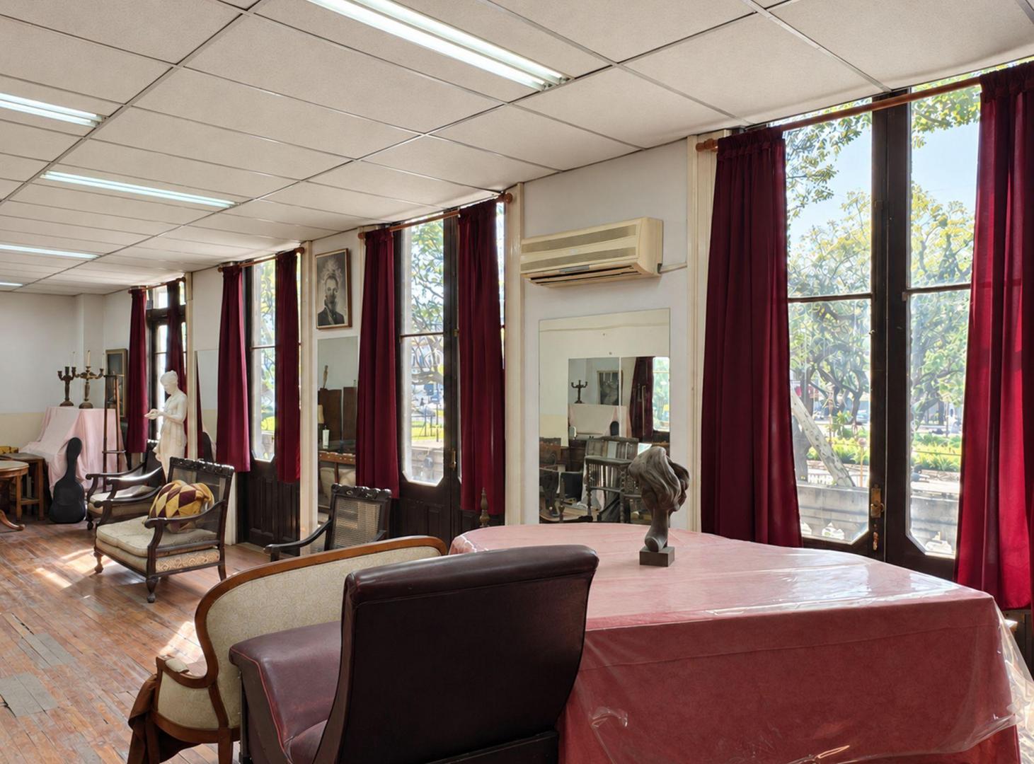 Foto de PH comercial 324 m² frente a Plaza del Congreso, imagen 1