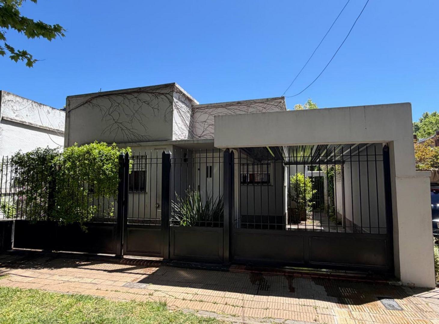 Foto de Venta Casa 3 amb Quilmes RECICLADA JARDIN COCHERA, imagen 2