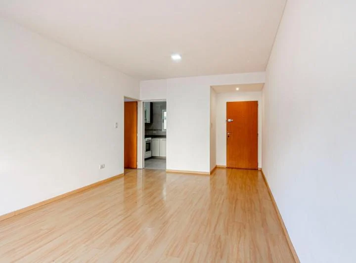 Alquiler - Exclusivo 2 amb. con balcón y cochera en Almagro 4