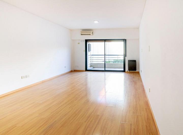 Alquiler-Monoambiente con balcón y cochera en Almagro Norte 4