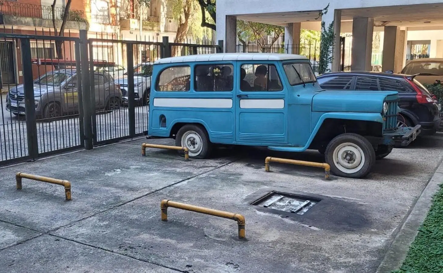 CRÁMER 345/55 - COLEGIALES - COCHERA FIJA Y DESCUBIERTA! 3