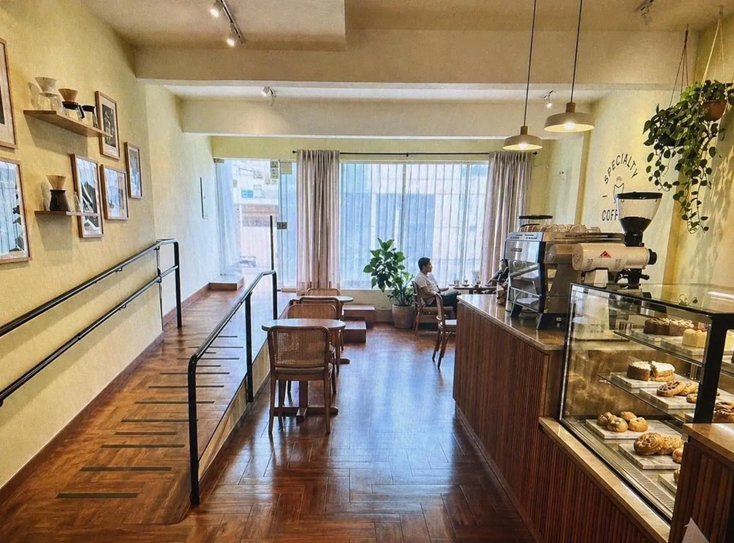 LOCAL COMERCIAL CON FONDO Y JARDÍN EN EXC. UBICACIÓN! 3